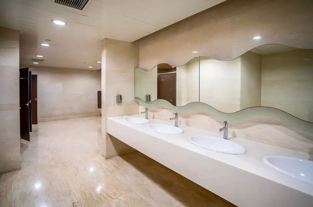 A bathroom with two sinks and mirrors in it