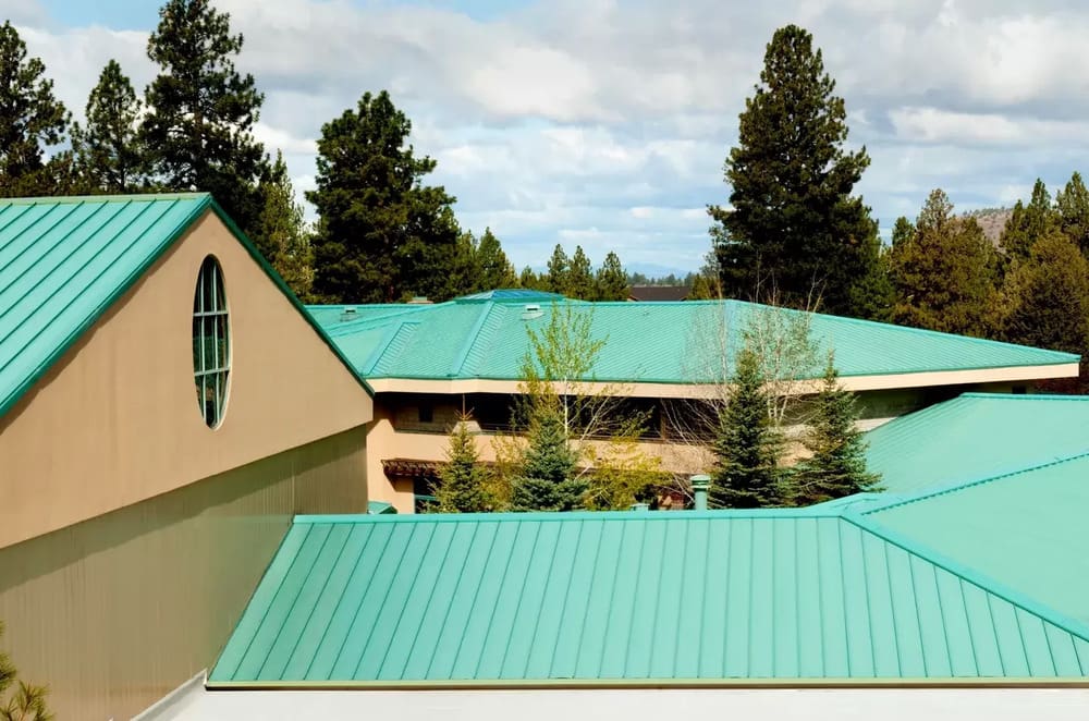 A view of some green roofs on top of a building.